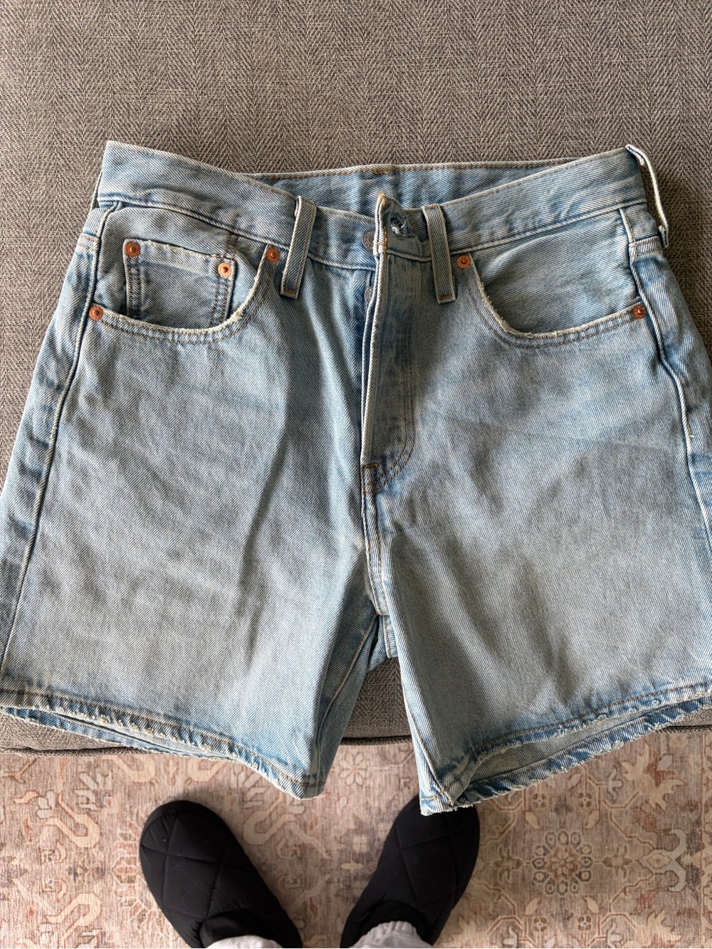 Levi's 501 Jean shorts mid thigh 
Size 29